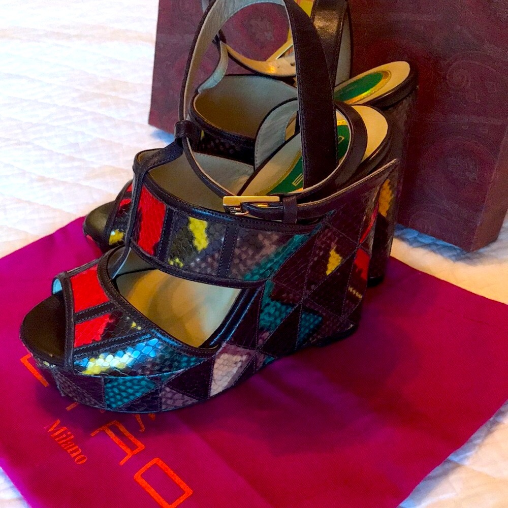 Authentic ETRO embossed Phyton 🐍 leather Wedges brand new.